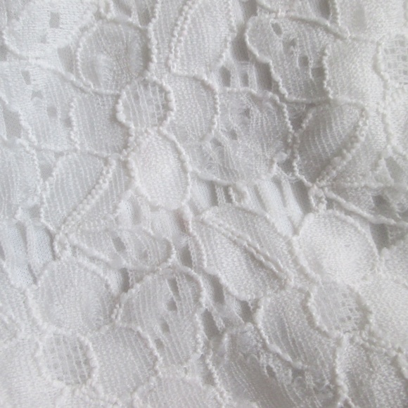 Kirra - White Floral Zip Up Shorts Size Small - Picture 3 of 5